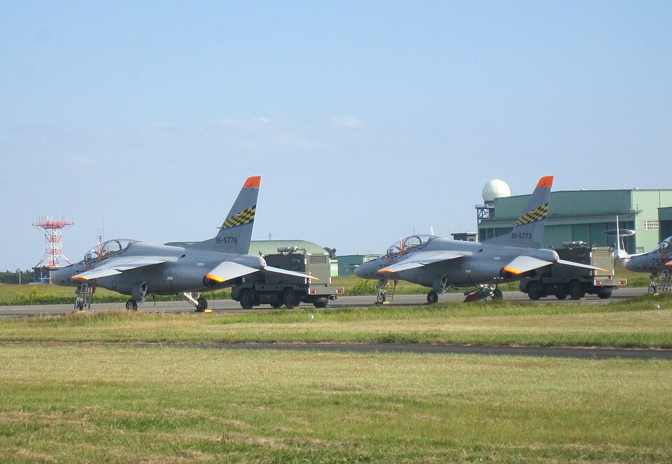 浜松基地航空祭で駐機するT-4