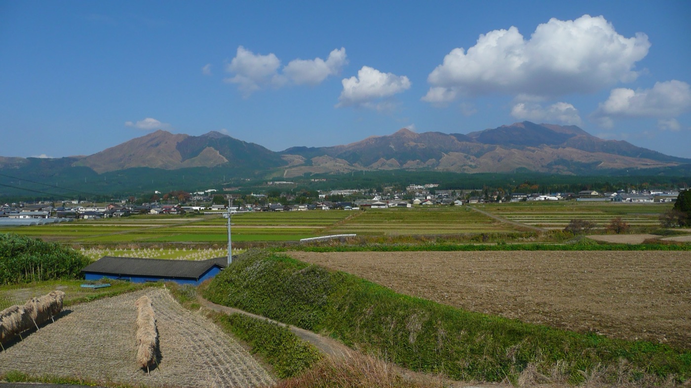 南阿蘇村久石から見た阿蘇山の風景